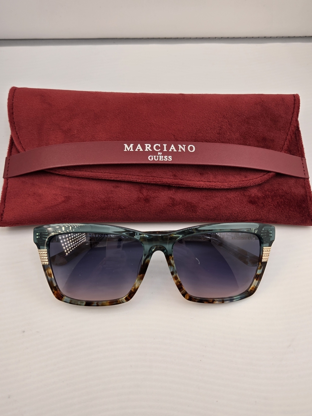 Marciano Guess GM00010 87W Square Gradient Sunglasses w/ Case. New